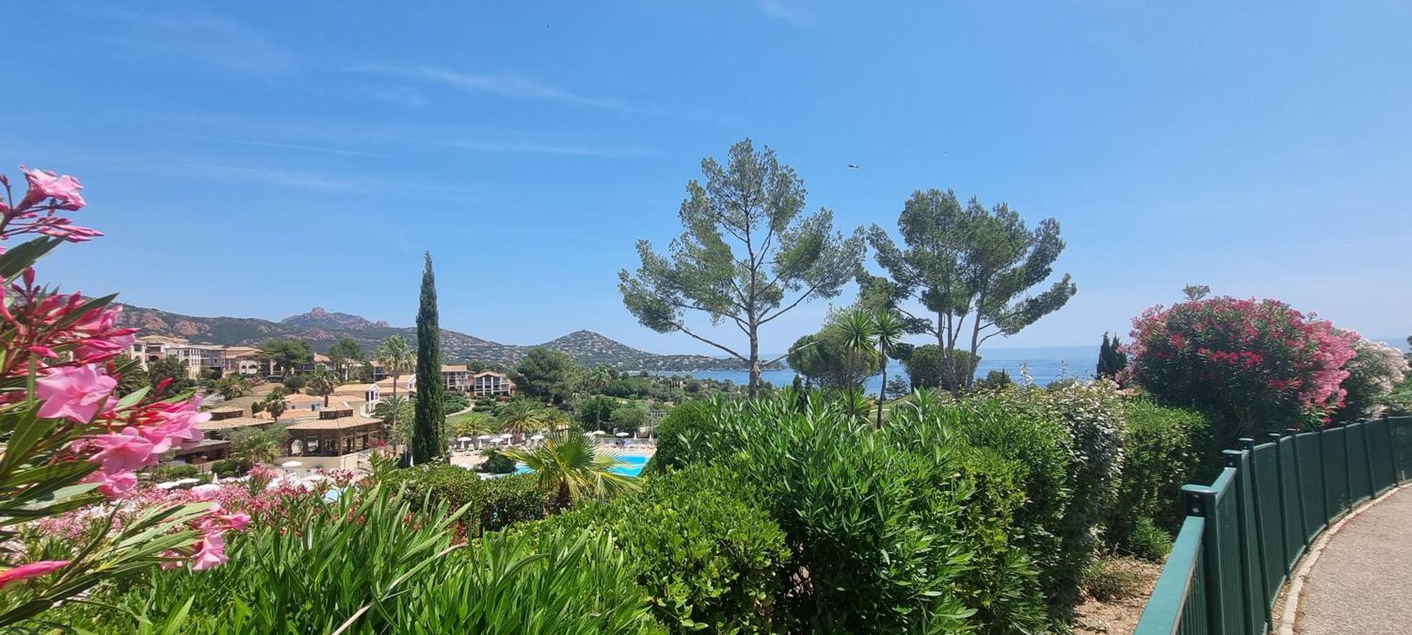 Agay Cap Esterel Village Allee Fleurs - F2 Clim Vue Golf Et Mer - Grande Terrasse Plein Sud Saint-Raphaël Екстериор снимка