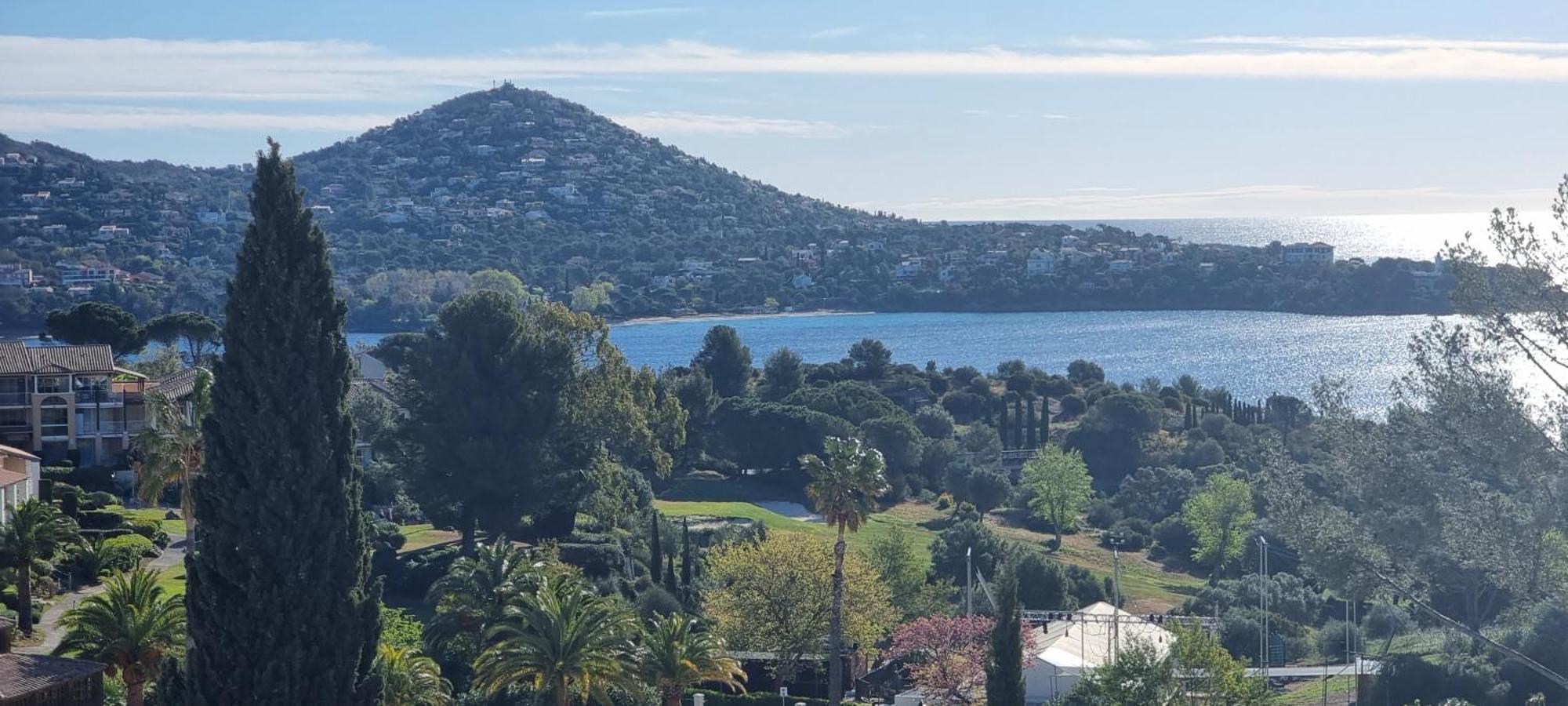 Agay Cap Esterel Village Allee Fleurs - F2 Clim Vue Golf Et Mer - Grande Terrasse Plein Sud Saint-Raphaël Екстериор снимка